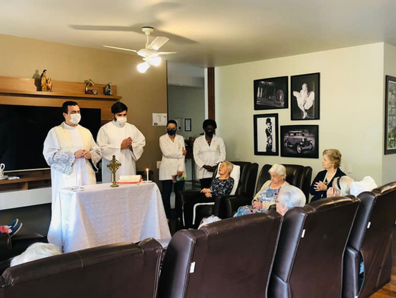 Pastoral da Saúde atua com a comunhão domiciliar na comunidade