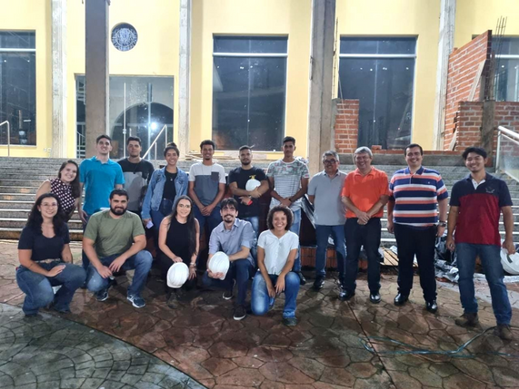 Alunos de Engenharia Civil e Arquitetura visitam obra do Santuário