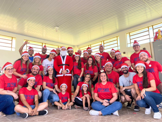 Acampamento Juvenil promove Ação de Natal para idosos da Vila da Fraternidade