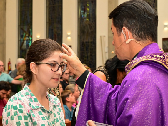 Quaresma tem início com a Quarta-feira de Cinzas e convida fiéis a um caminho de conversão