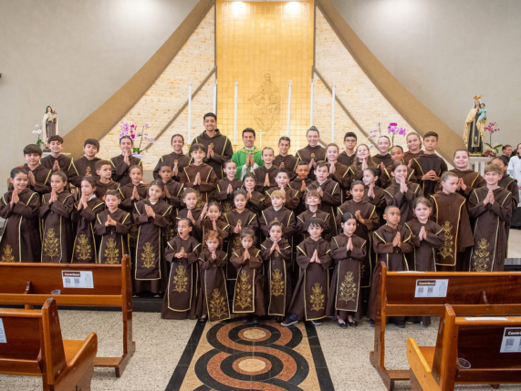 Servir a Jesus no altar: conheça a missão dos coroinhas do Santuário Nossa Senhora do Carmo