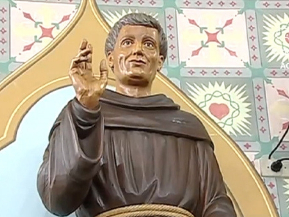 Semear o amor, a paz, e tirar toda a divisão como Frei Galvão, pede padre
