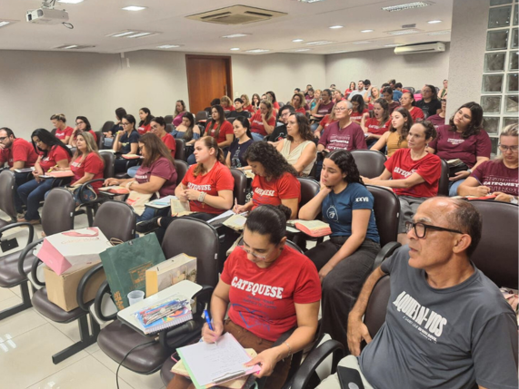 Formação da Catequese reúne catequistas para momentos de oração, reflexão e aprendizado